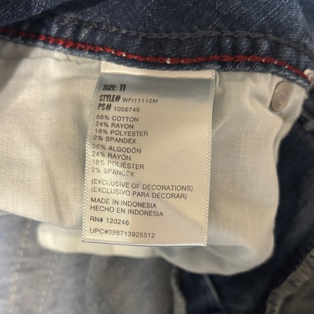 Wallflower Dark Blue Jean Capris - Picture 2 of 5